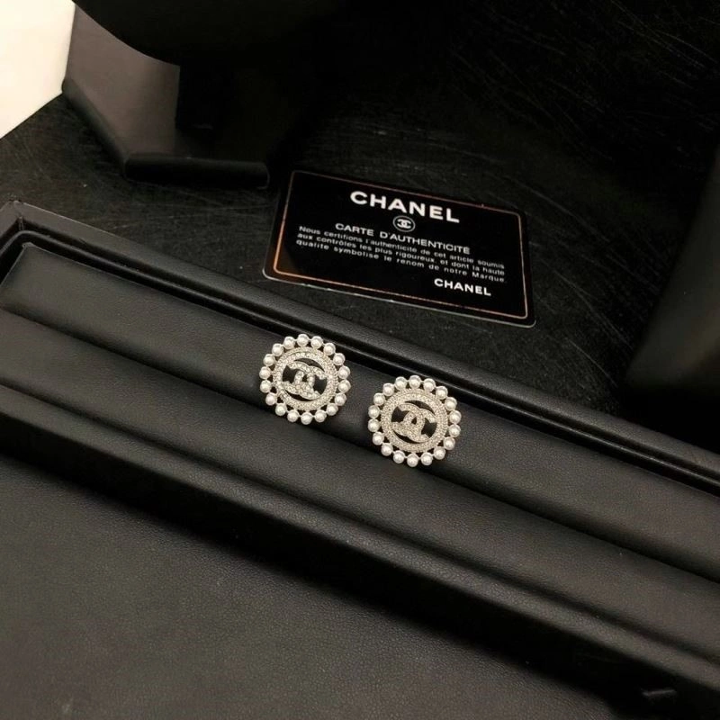 Unique Chanel Earrings 224006