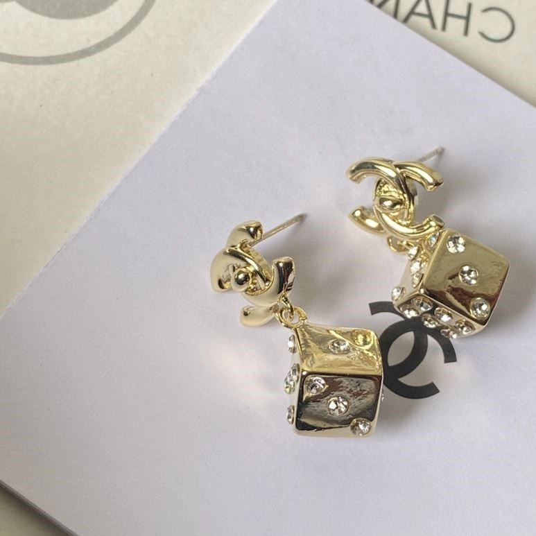 Chanel Earrings Comfortable 224061