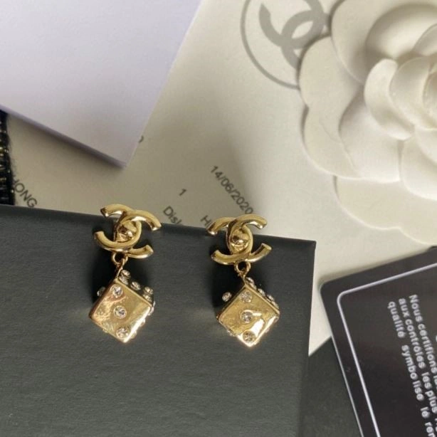 Chanel Earrings Comfortable 224061