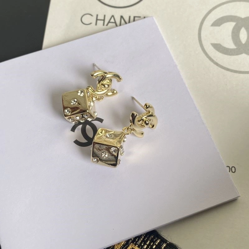 Chanel Earrings Comfortable 224061