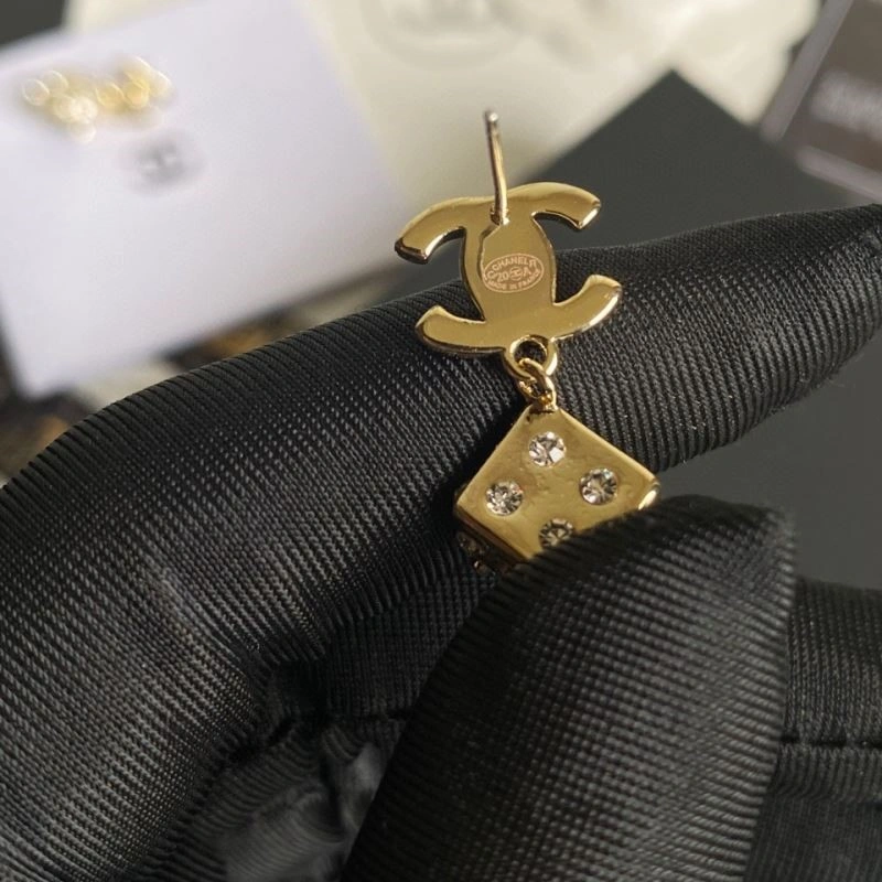 Chanel Earrings Comfortable 224061