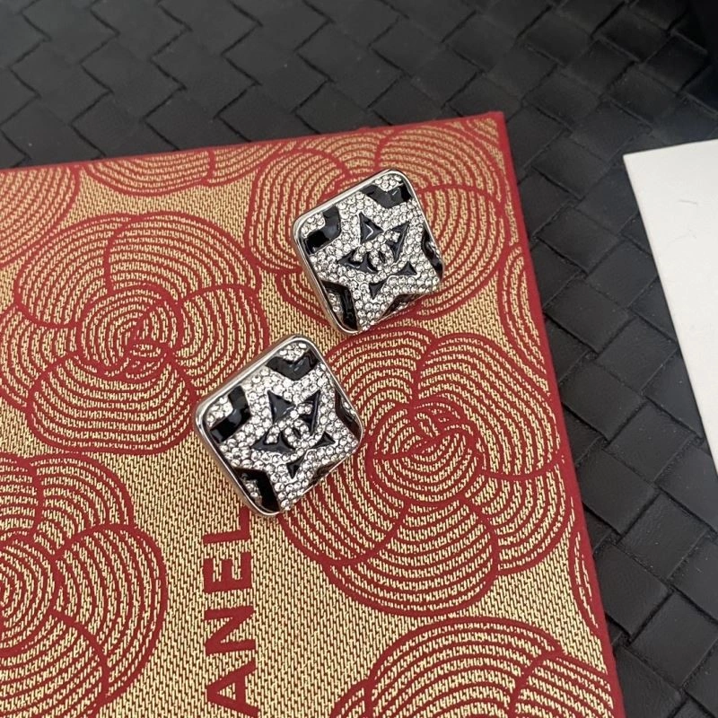 Chanel Earrings Breathable 224055
