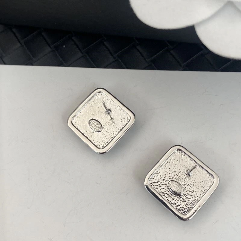 Chanel Earrings Breathable 224055