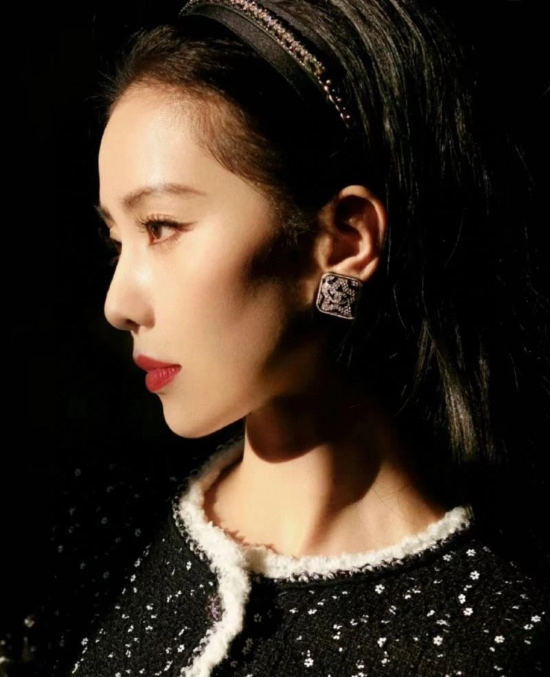 Chanel Earrings Breathable 224055