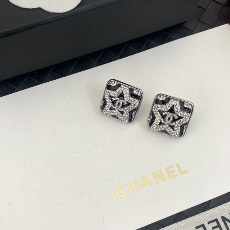 Chanel Earrings Breathable 224055