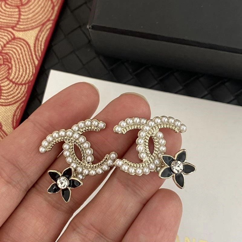 Chanel Earrings Trendsetting 224000