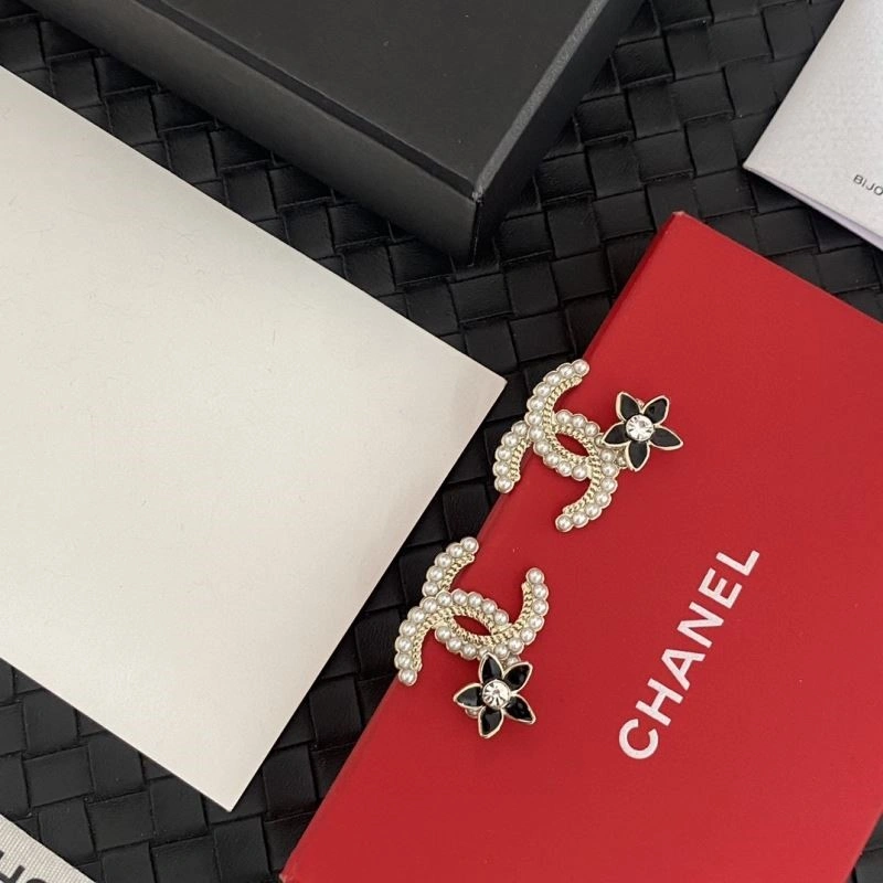Chanel Earrings Trendsetting 224000