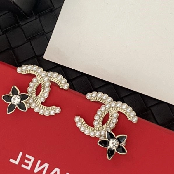 Chanel Earrings Trendsetting 224000