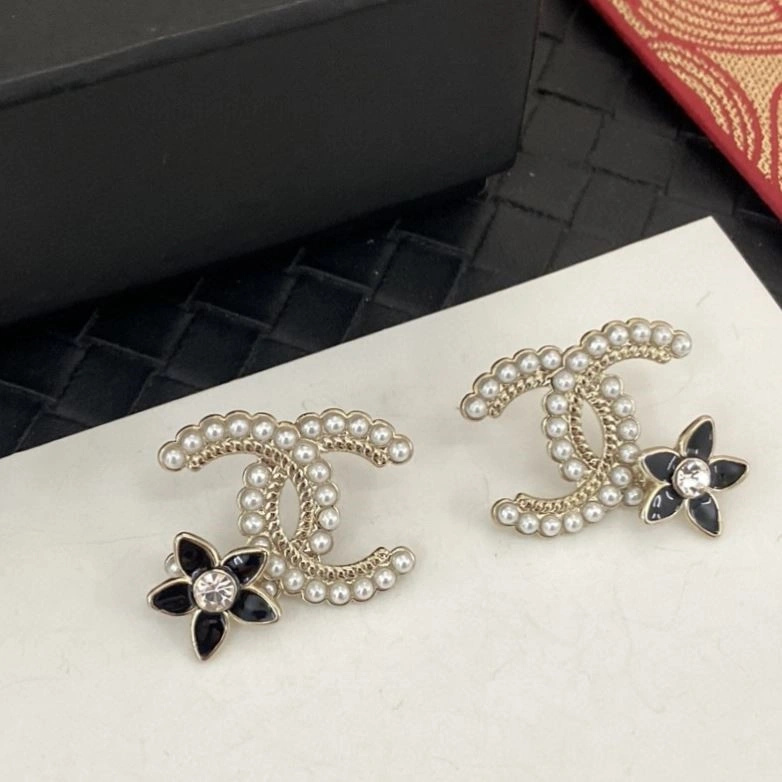 Chanel Earrings Trendsetting 224000