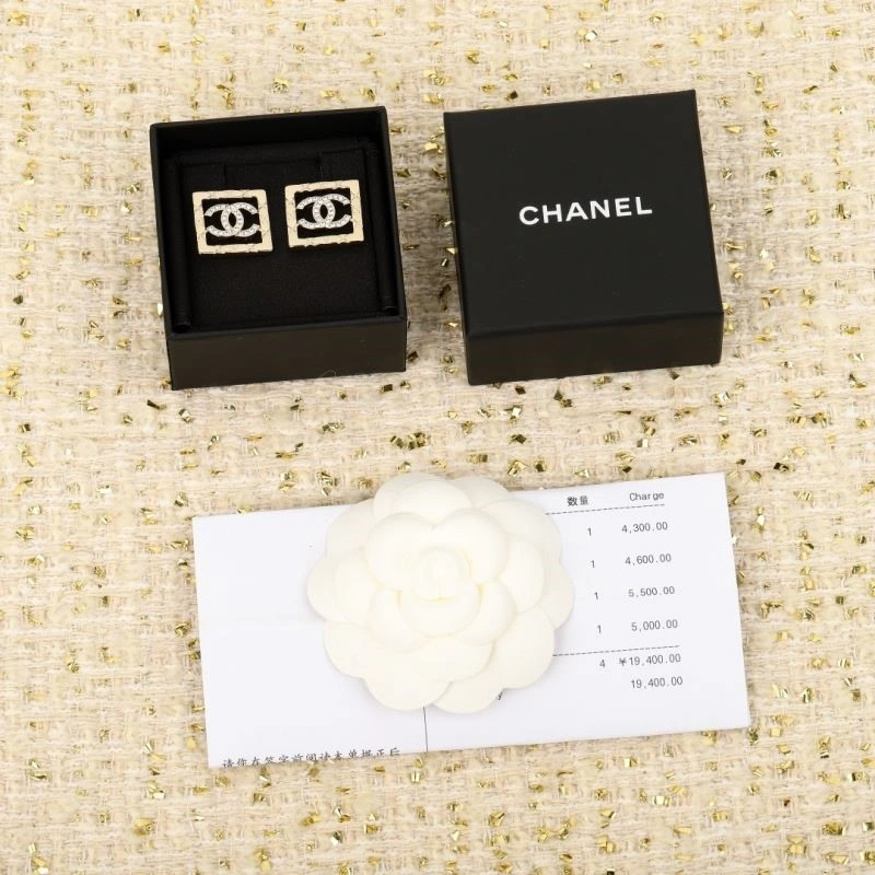 Sophisticated Chanel Earrings 223961