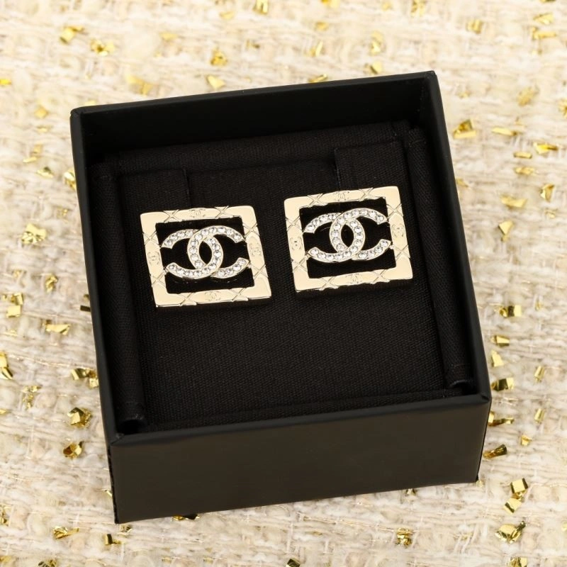Sophisticated Chanel Earrings 223961