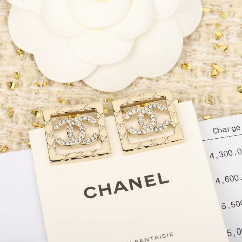 Sophisticated Chanel Earrings 223961