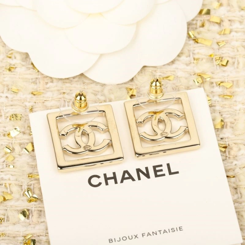 Sophisticated Chanel Earrings 223961