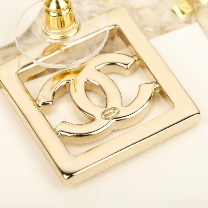 Sophisticated Chanel Earrings 223961