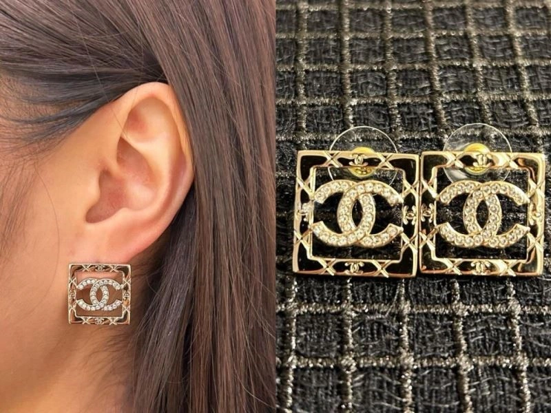 Sophisticated Chanel Earrings 223961