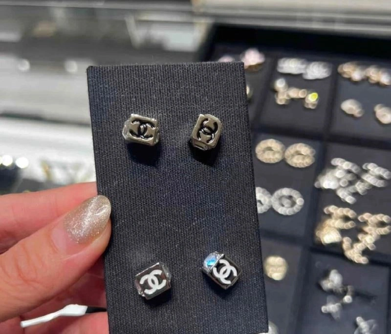 Premium Chanel Earrings 223949