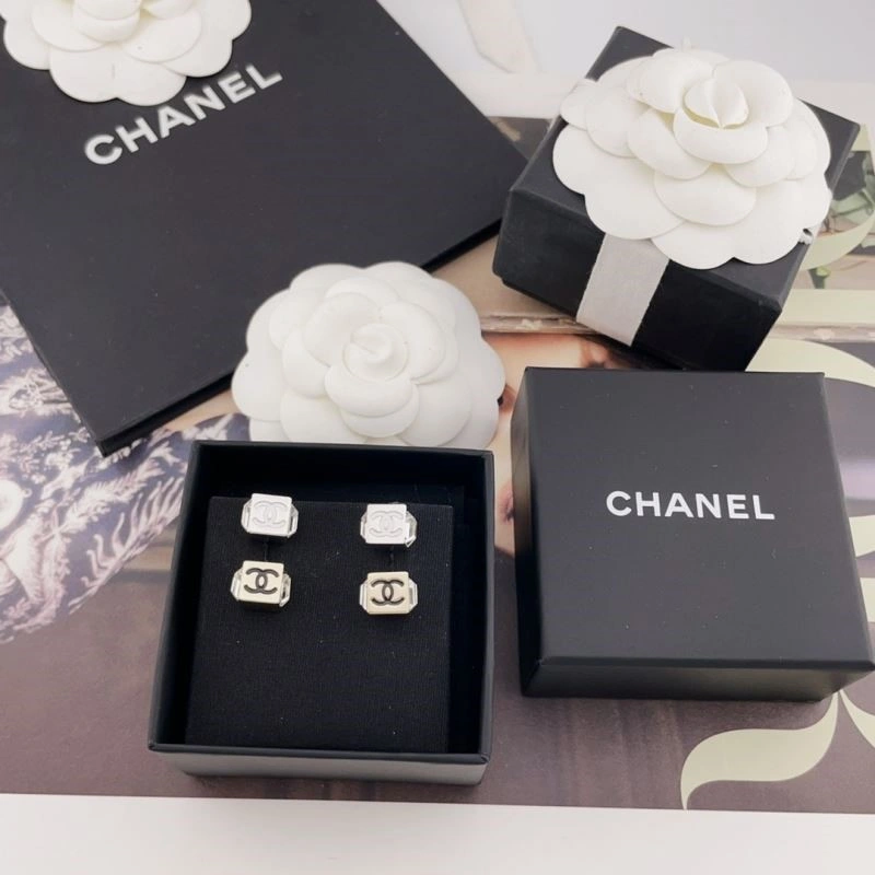 Chanel Earrings Packable 223955