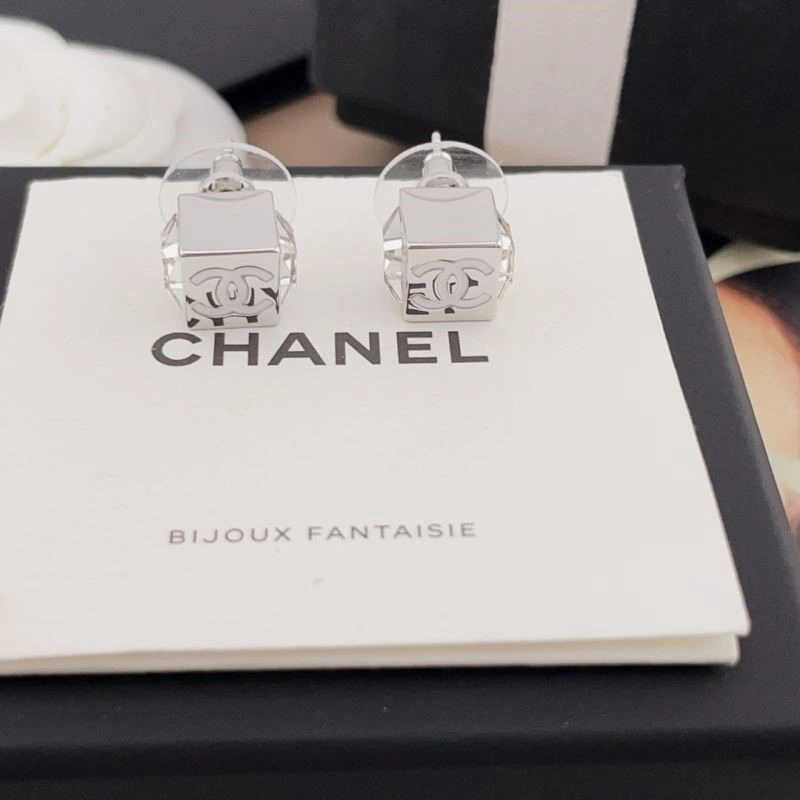 Chanel Earrings Packable 223955