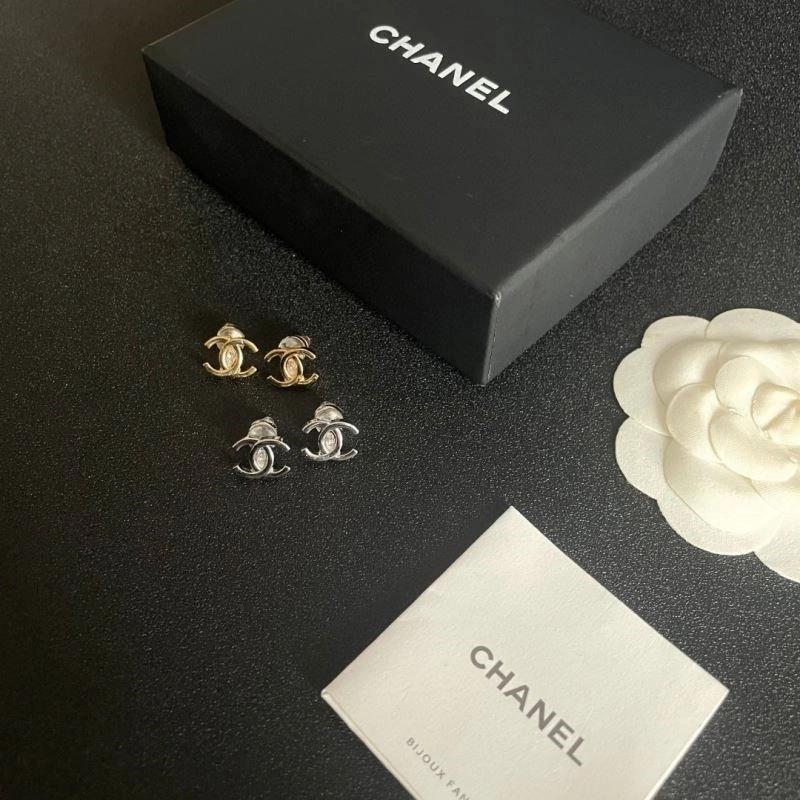 Lightweight Chanel Earrings 223936