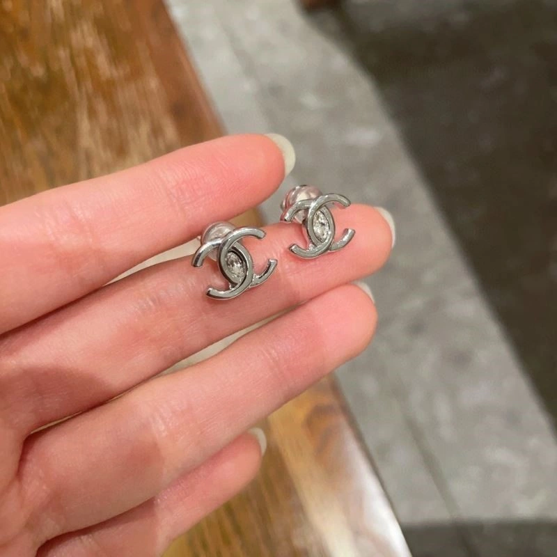 Lightweight Chanel Earrings 223936