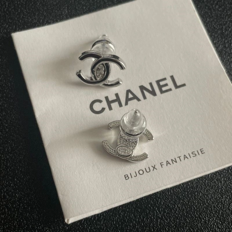 Lightweight Chanel Earrings 223936
