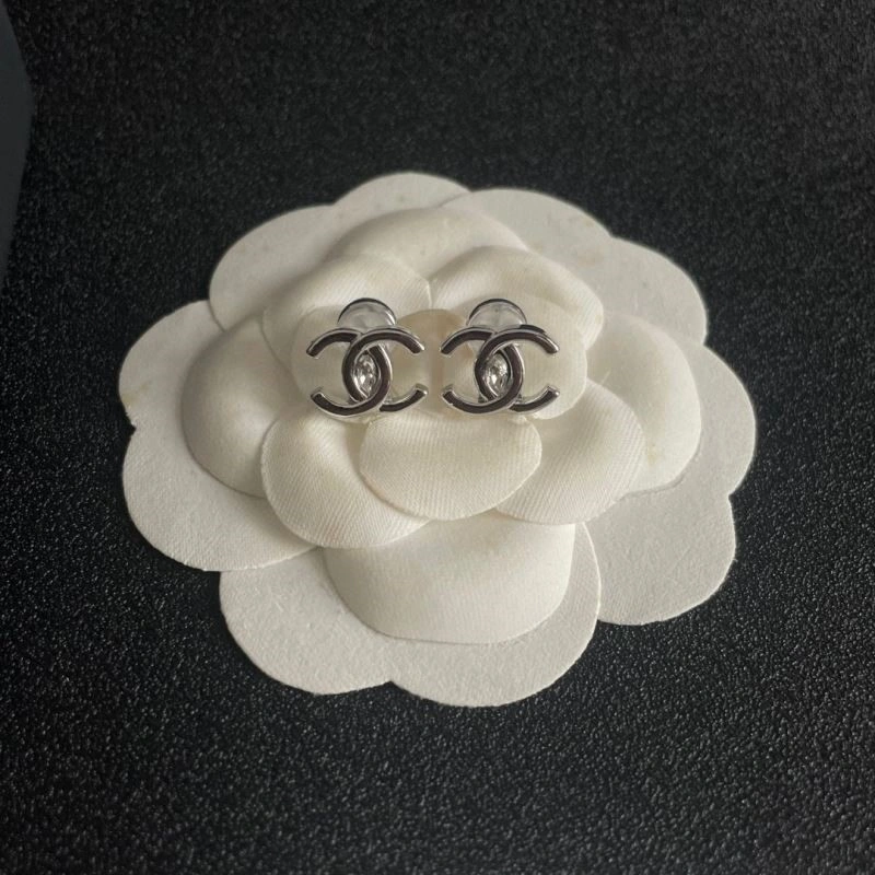 Lightweight Chanel Earrings 223936
