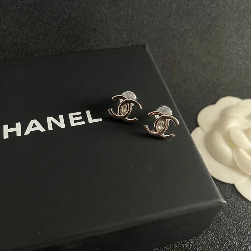 Lightweight Chanel Earrings 223936