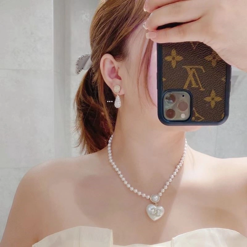 Reliable Chanel Earrings 223940