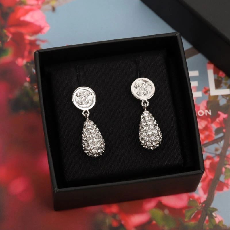 Trendy Chanel Earrings 223928