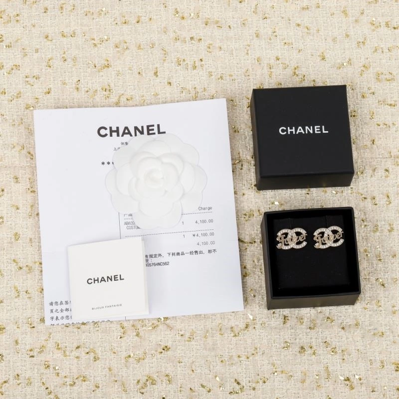 Sophisticated Chanel Earrings 223925