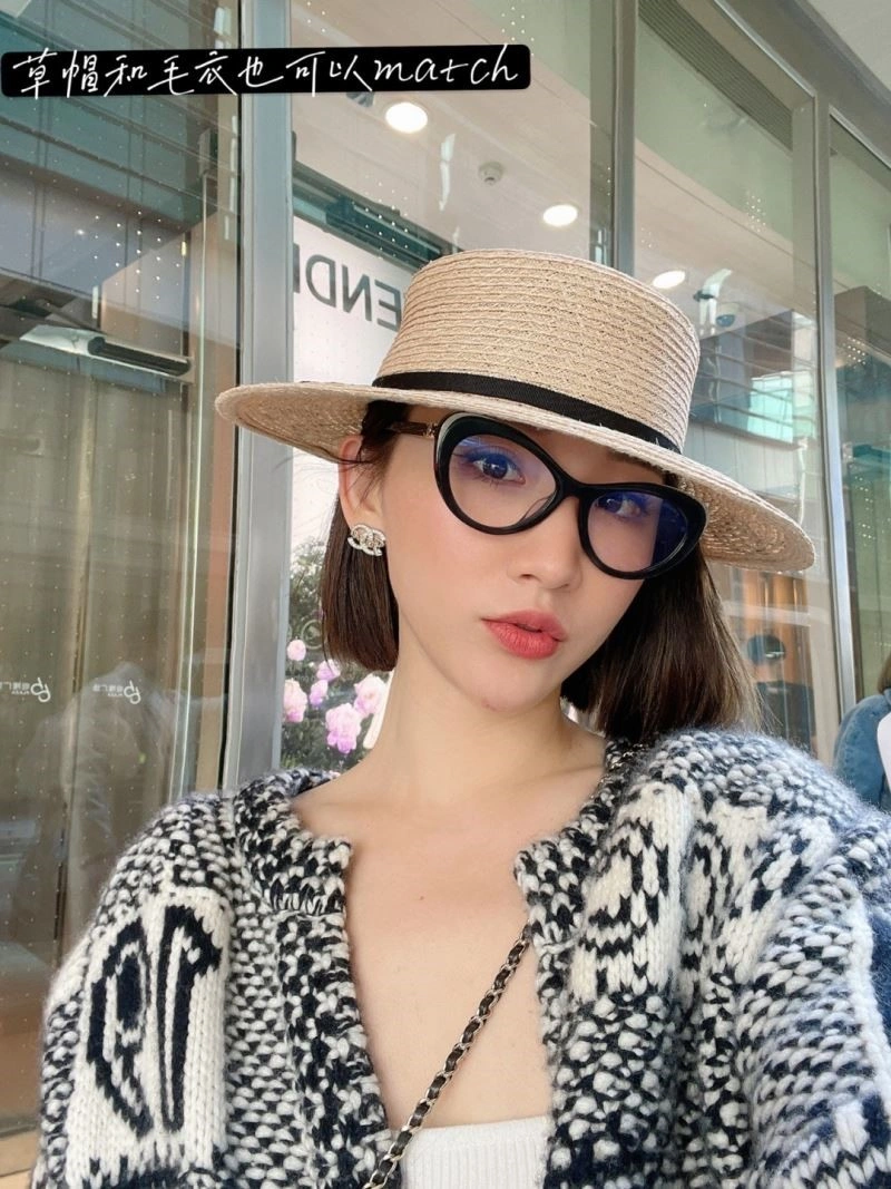 Sophisticated Chanel Earrings 223925