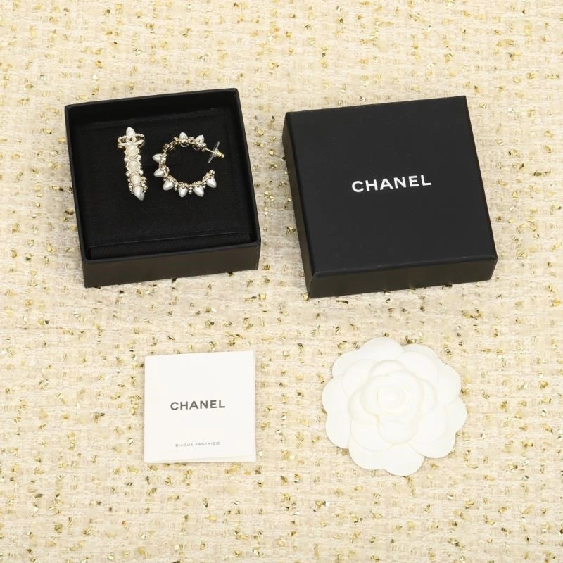 Lightweight Chanel Earrings 223950
