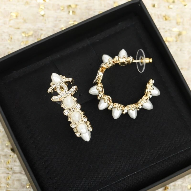 Lightweight Chanel Earrings 223950