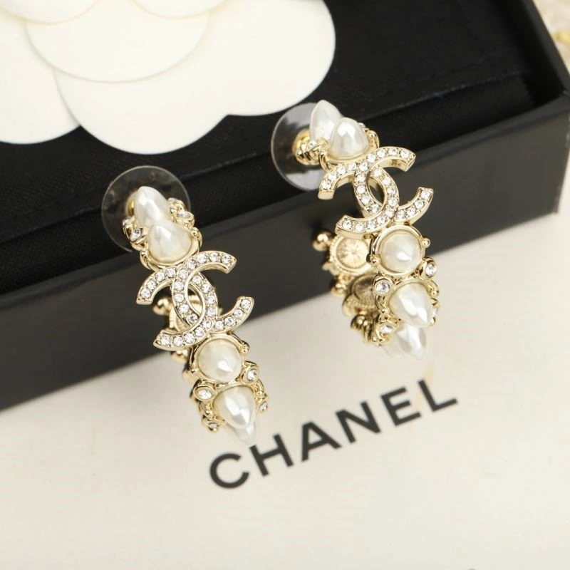 Lightweight Chanel Earrings 223950