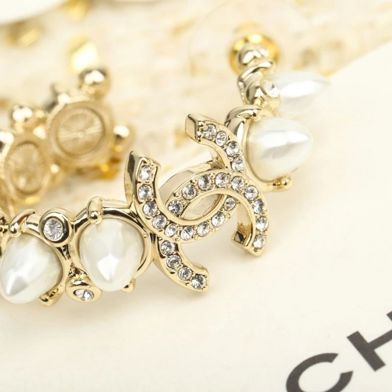 Lightweight Chanel Earrings 223950