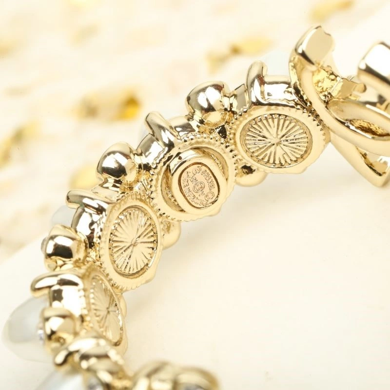 Lightweight Chanel Earrings 223950