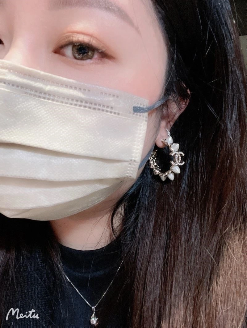 Lightweight Chanel Earrings 223950