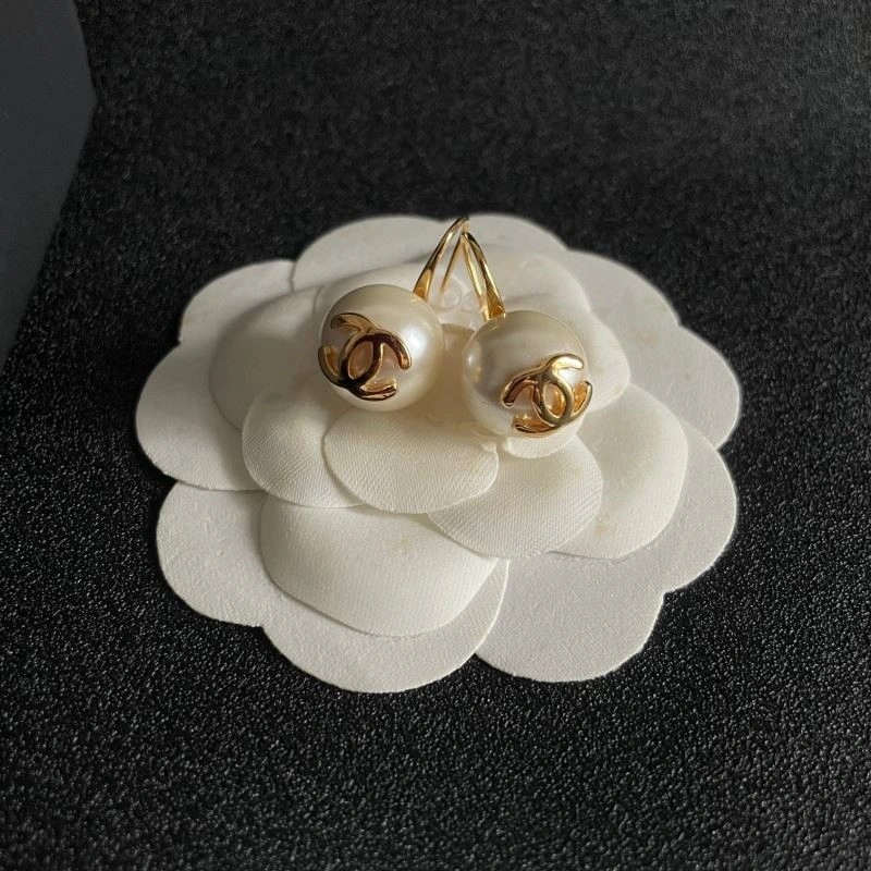 Bright Chanel Earrings 223932