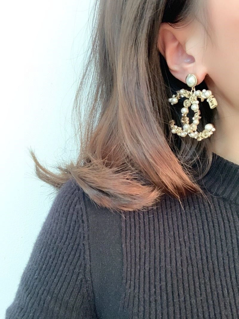 Sophisticated Chanel Earrings 223917