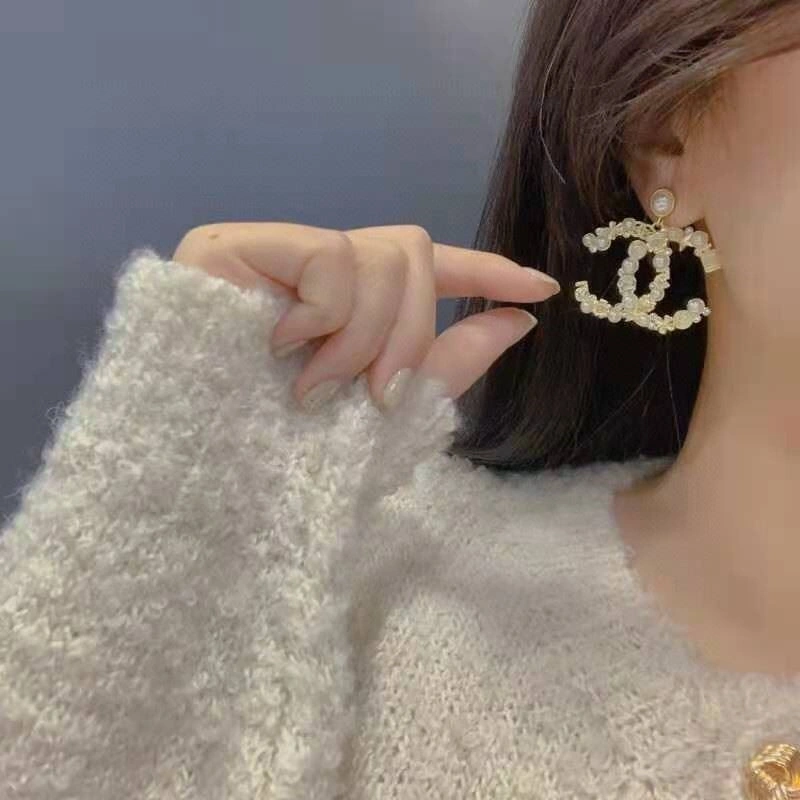 Sophisticated Chanel Earrings 223917