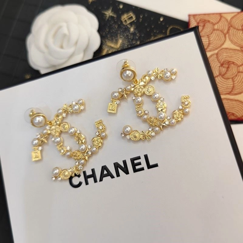 Sophisticated Chanel Earrings 223917
