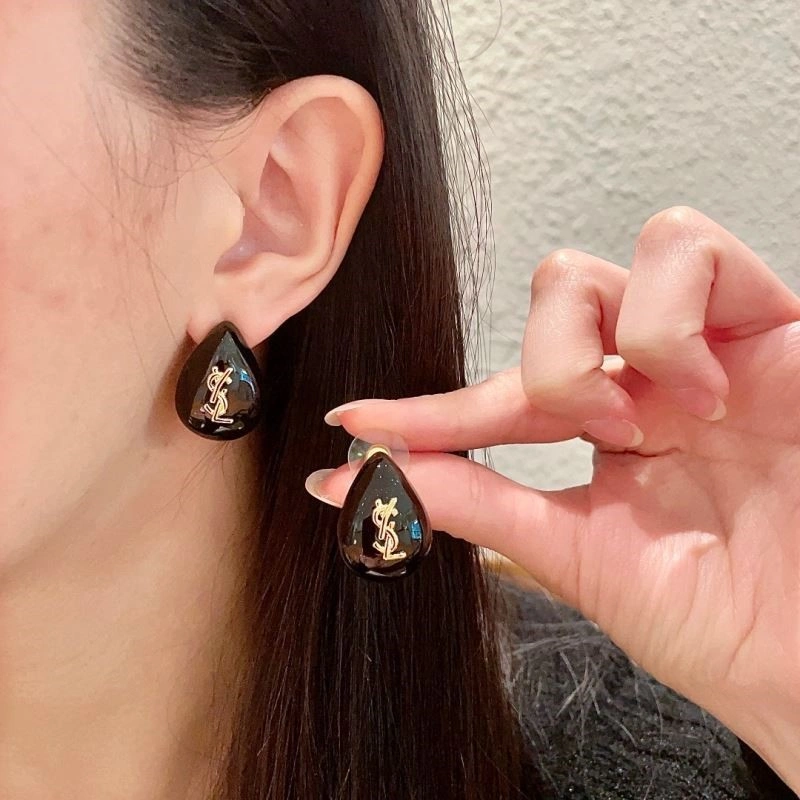 Chanel Earrings Versatile 223915