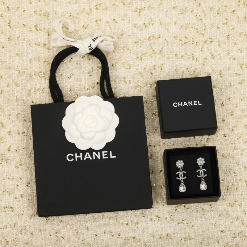 Chanel Earrings Sleek 223906