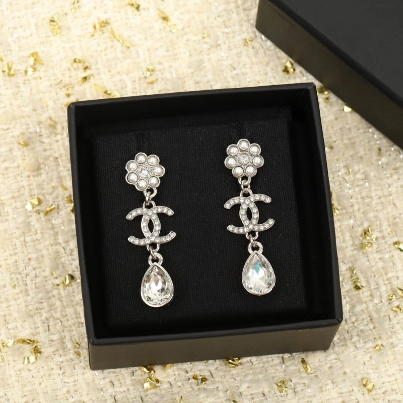 Chanel Earrings Sleek 223906