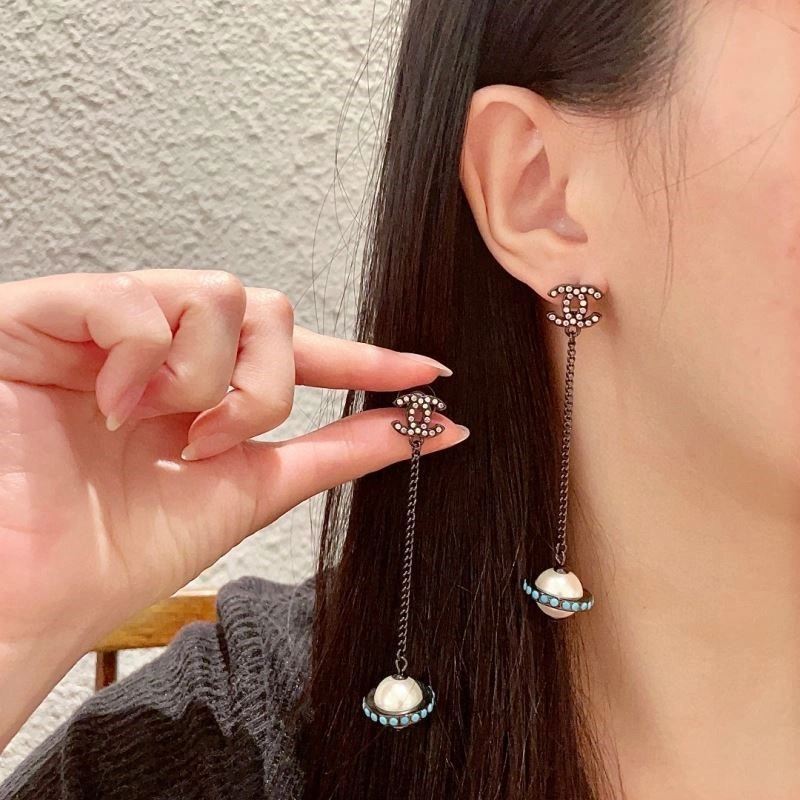 Sophisticated Chanel Earrings 223908