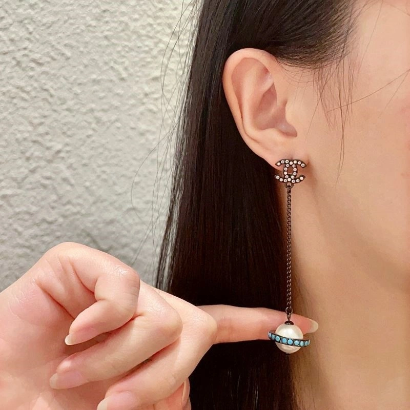 Sophisticated Chanel Earrings 223908