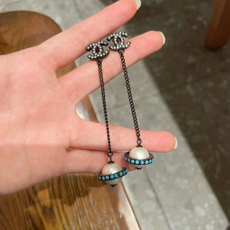 Sophisticated Chanel Earrings 223908