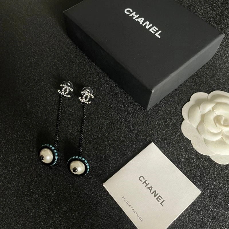 Sophisticated Chanel Earrings 223908