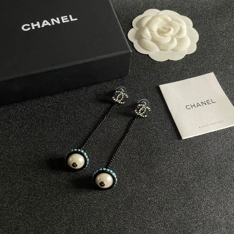 Sophisticated Chanel Earrings 223908