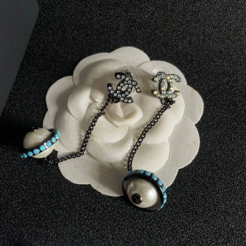 Sophisticated Chanel Earrings 223908